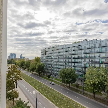 Family With Balcony & Parking In By Renters ורשה