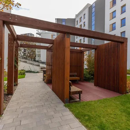 Family With Balcony & Parking In By Renters ורשה