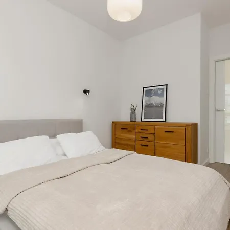 מלון Family With Balcony & Parking In By Renters ורשה