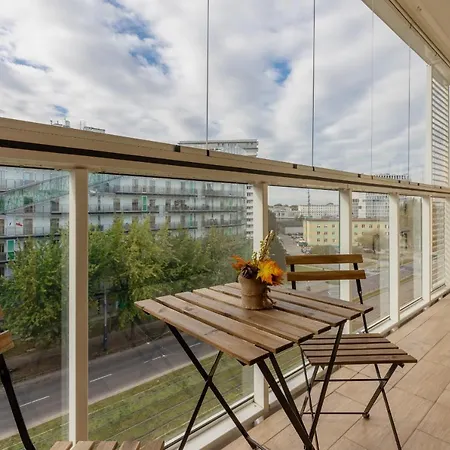 Family With Balcony & Parking In By Renters Hotell Warszawa