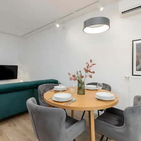 Family With Balcony & Parking In By Renters 酒店