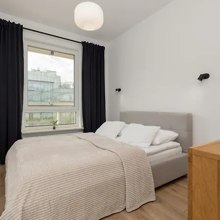 Hotell Family With Balcony & Parking In By Renters *